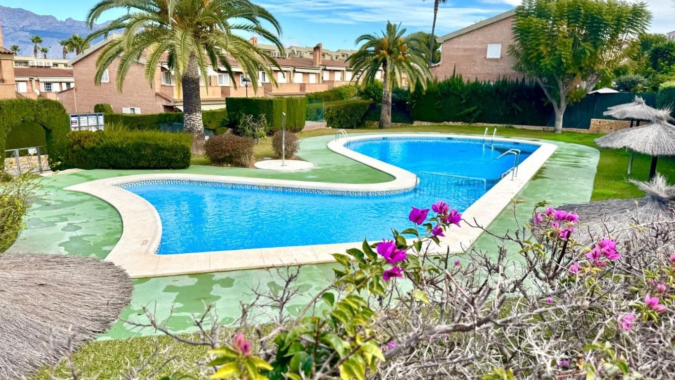 IMMACULATE 3 BED TOWNHOUSE FULLY FURNISHED - ALBIR, ALICANTE