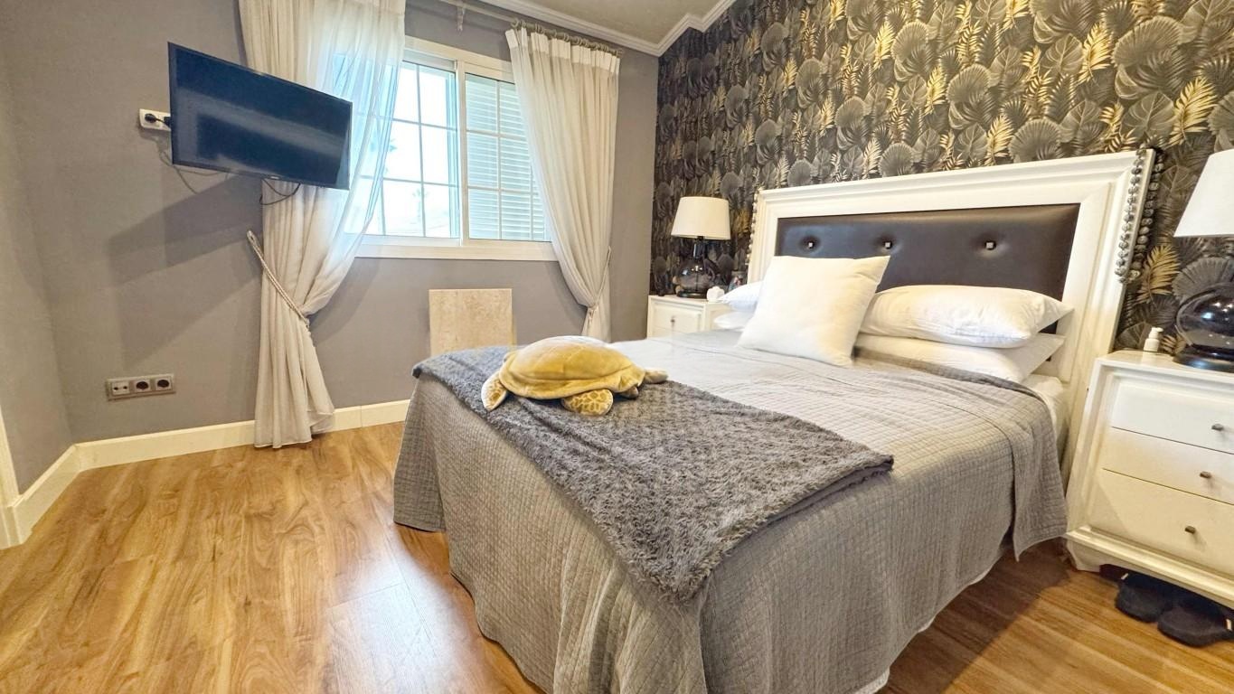 IMMACULATE 3 BED TOWNHOUSE FULLY FURNISHED - ALBIR, ALICANTE