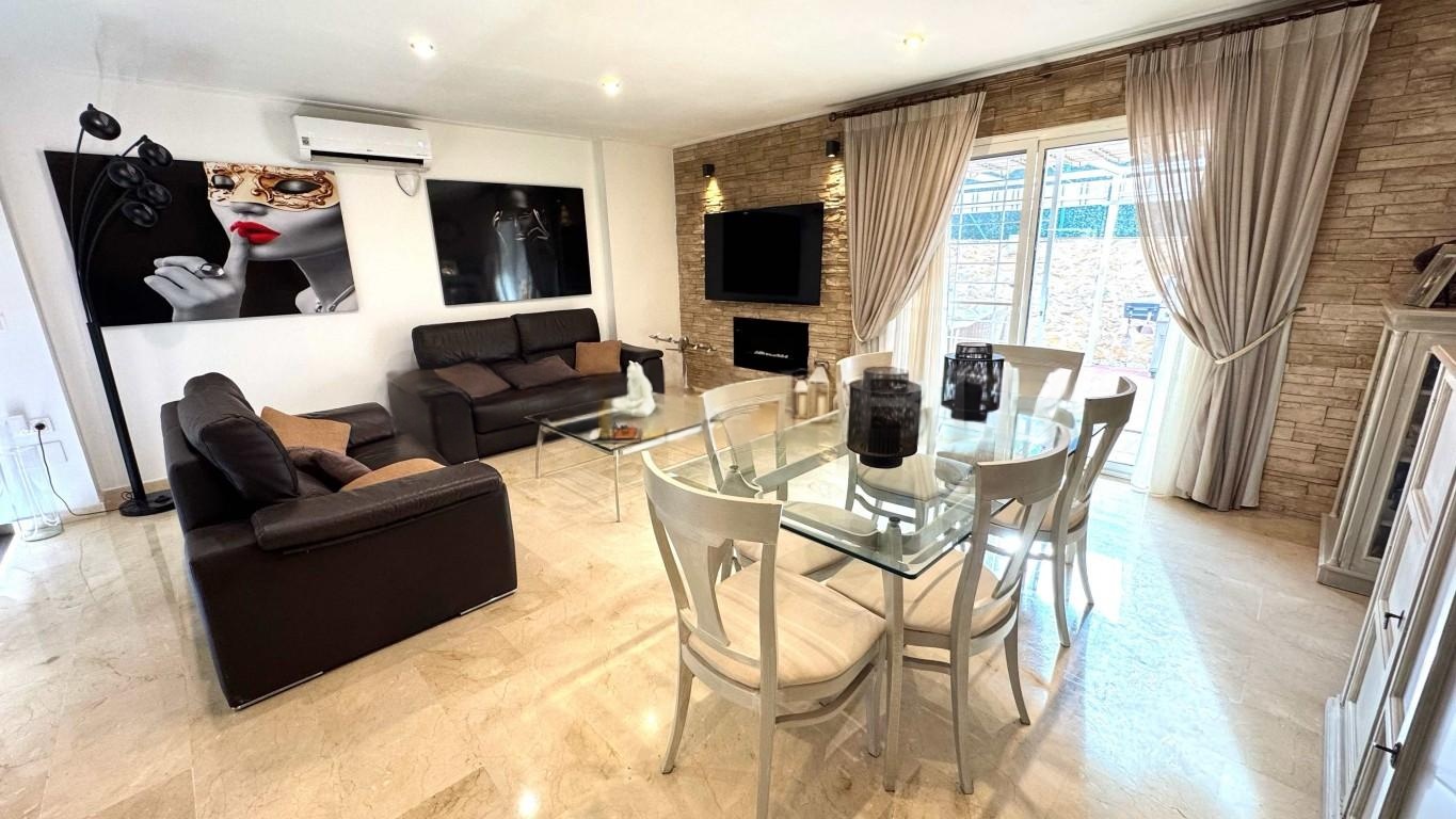 IMMACULATE 3 BED TOWNHOUSE FULLY FURNISHED - ALBIR, ALICANTE