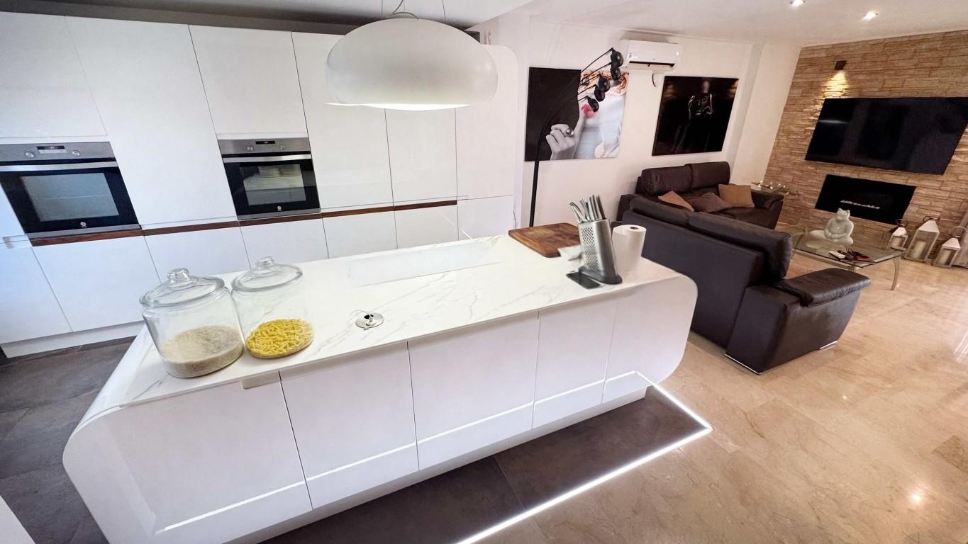 IMMACULATE 3 BED TOWNHOUSE FULLY FURNISHED - ALBIR, ALICANTE