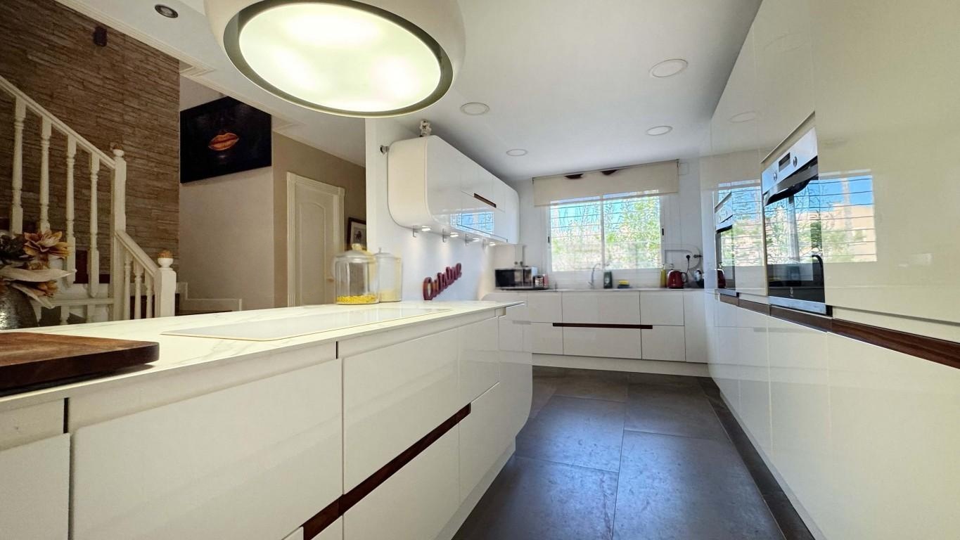 IMMACULATE 3 BED TOWNHOUSE FULLY FURNISHED - ALBIR, ALICANTE