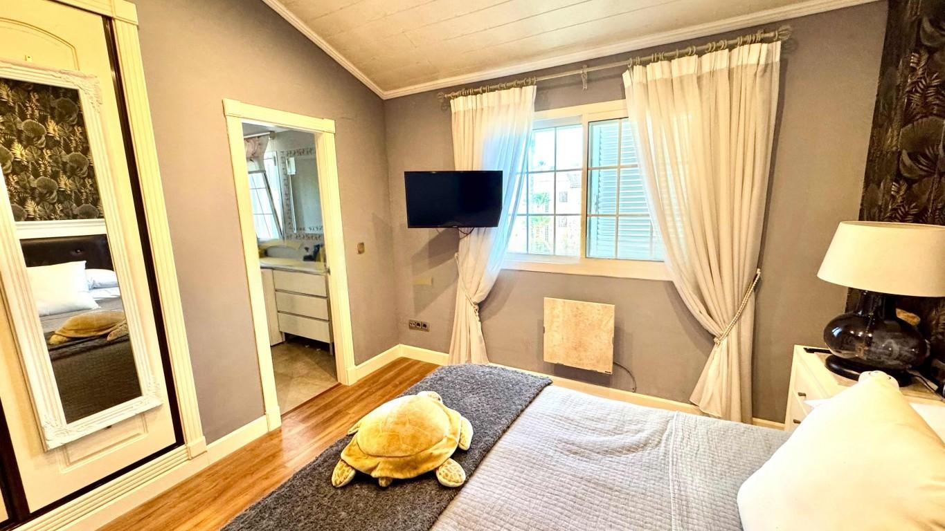 IMMACULATE 3 BED TOWNHOUSE FULLY FURNISHED - ALBIR, ALICANTE