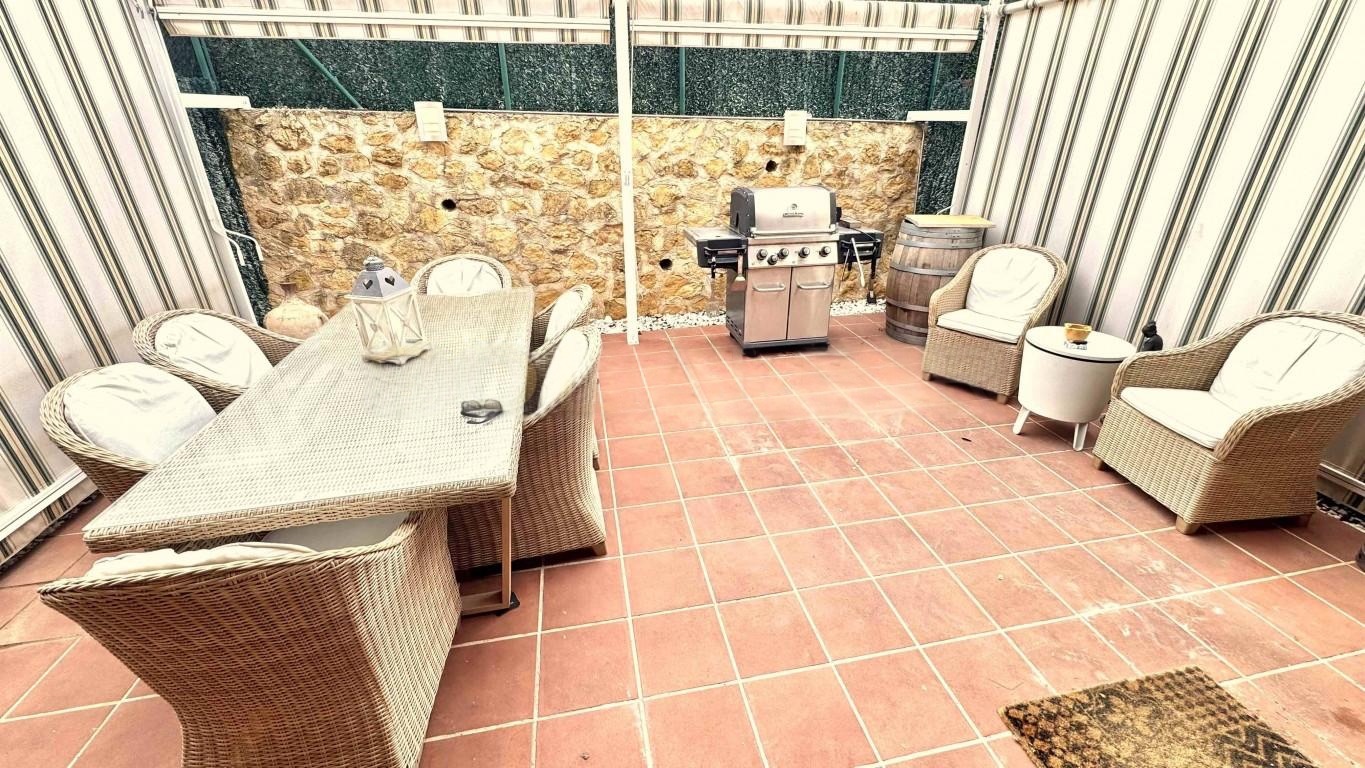 IMMACULATE 3 BED TOWNHOUSE FULLY FURNISHED - ALBIR, ALICANTE