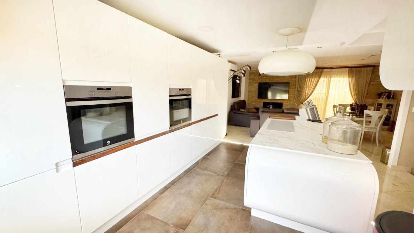 IMMACULATE 3 BED TOWNHOUSE FULLY FURNISHED - ALBIR, ALICANTE