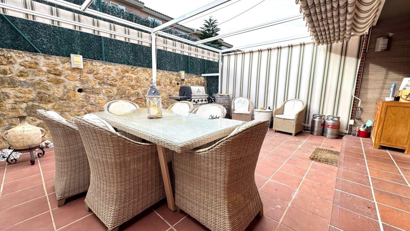 IMMACULATE 3 BED TOWNHOUSE FULLY FURNISHED - ALBIR, ALICANTE