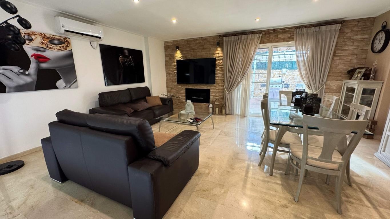 IMMACULATE 3 BED TOWNHOUSE FULLY FURNISHED - ALBIR, ALICANTE