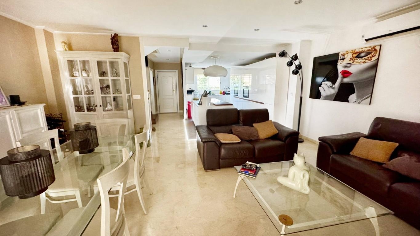 IMMACULATE 3 BED TOWNHOUSE FULLY FURNISHED - ALBIR, ALICANTE