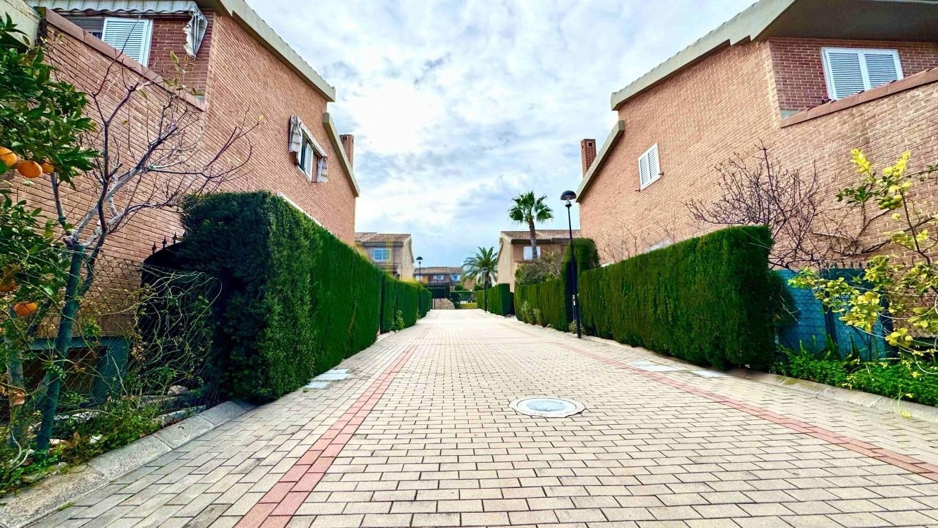 IMMACULATE 3 BED TOWNHOUSE FULLY FURNISHED - ALBIR, ALICANTE