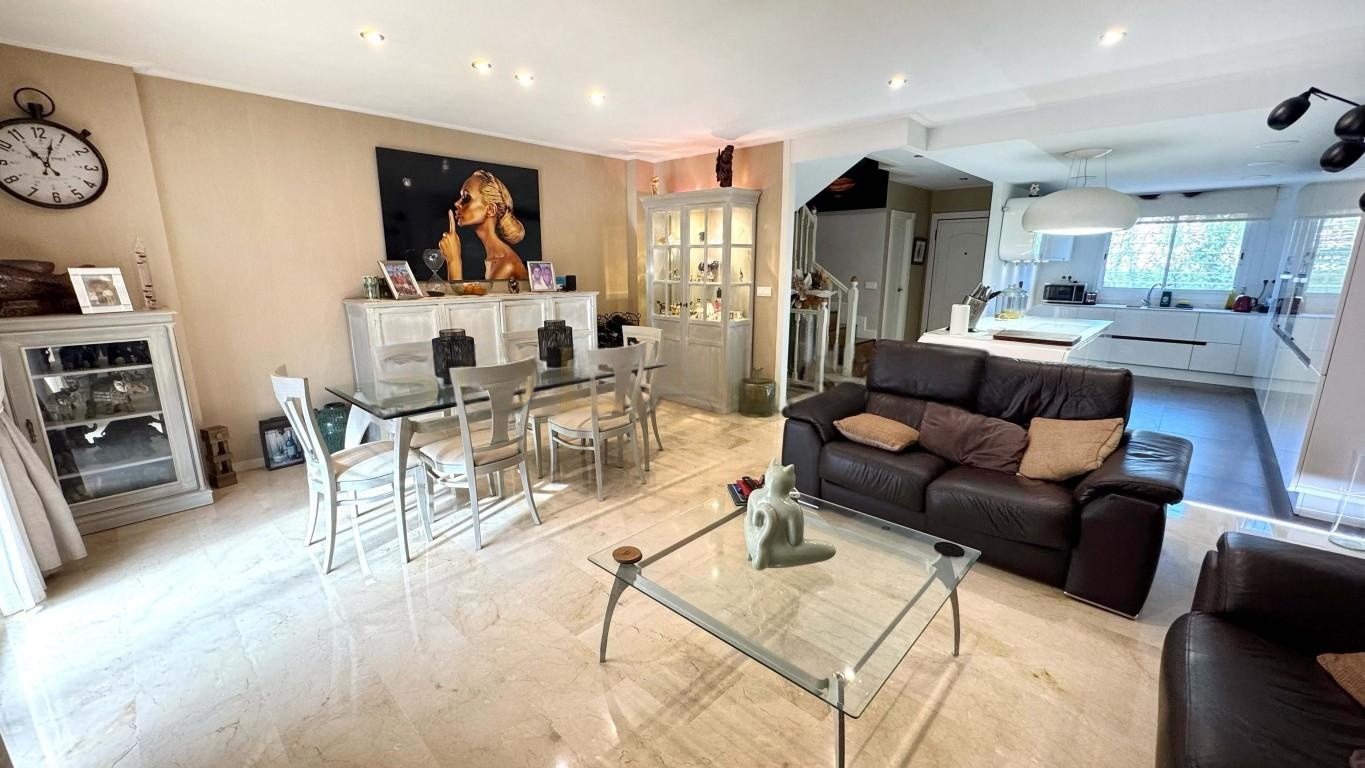 IMMACULATE 3 BED TOWNHOUSE FULLY FURNISHED - ALBIR, ALICANTE