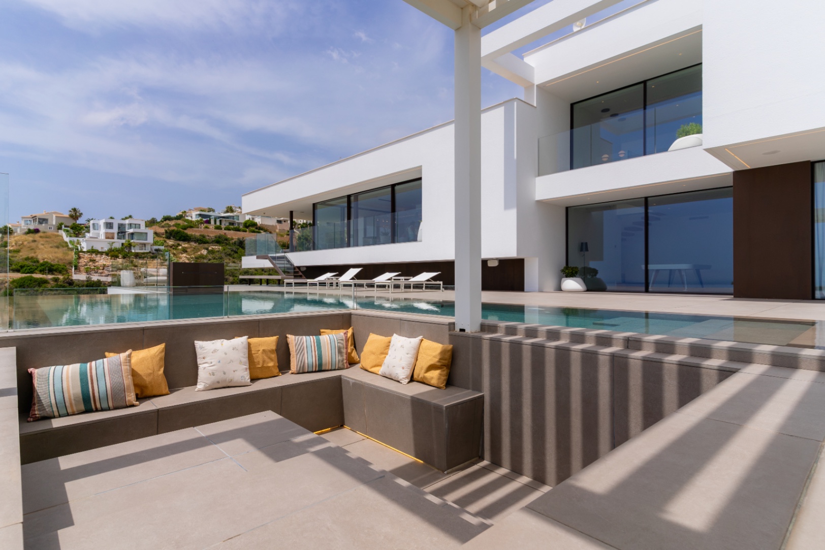 Adembenemende Luxueuze Villa met panoramisch zeezicht