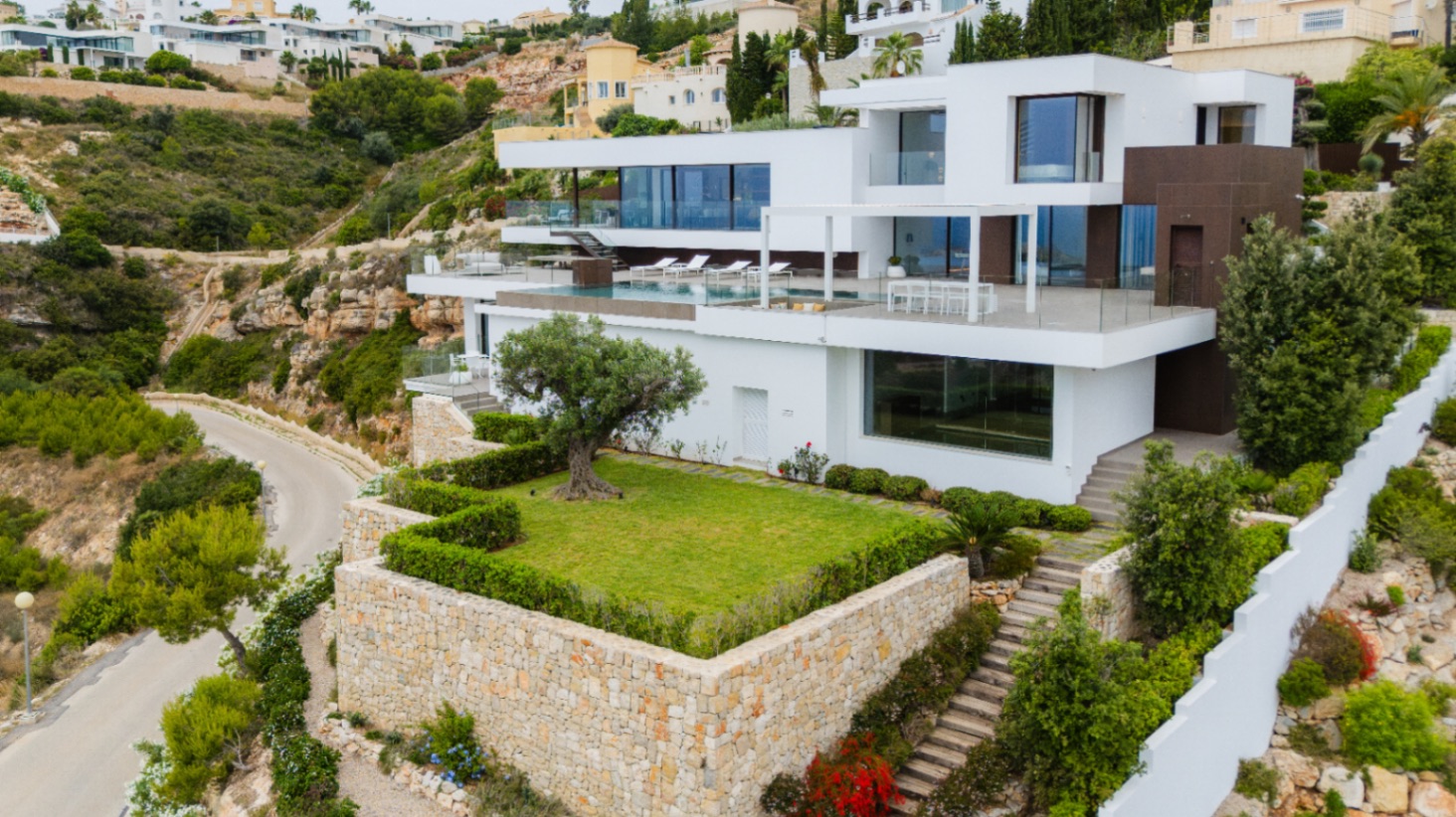 Adembenemende Luxueuze Villa met panoramisch zeezicht