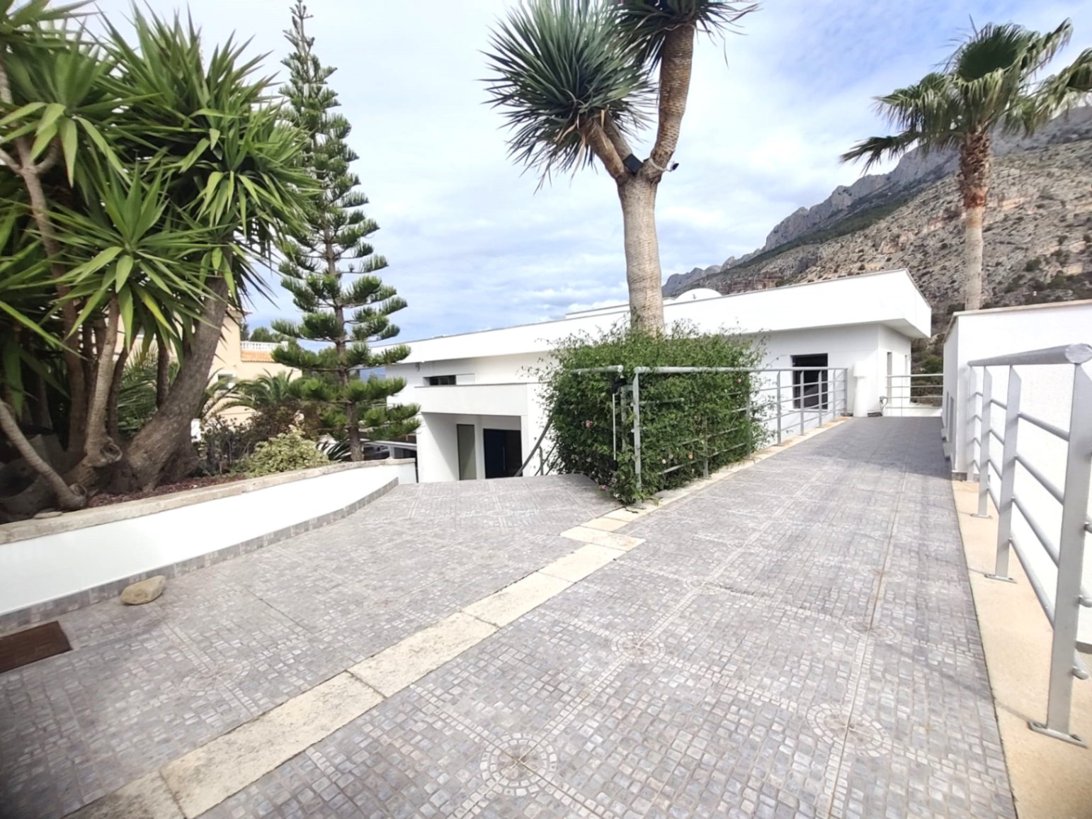 Spacious villa in Altea La Vella